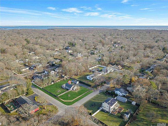 3rd image of 301 Cypress Dr