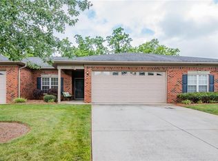 102 Glenoaks Dr, Lexington, NC 27292