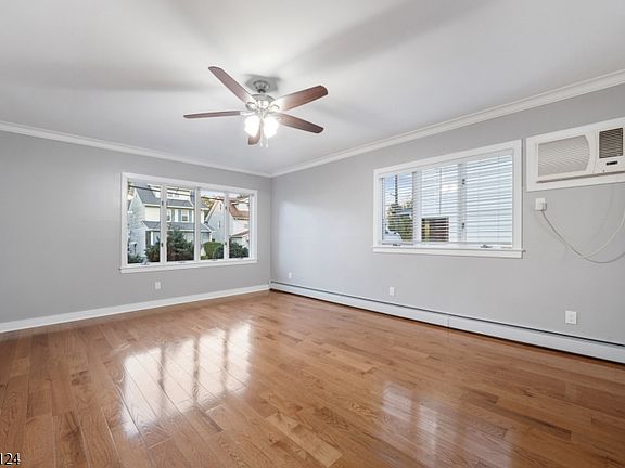 5th image of 35 Dawson Ave