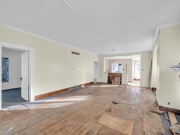 4th image of 852 N Woodrow Ave