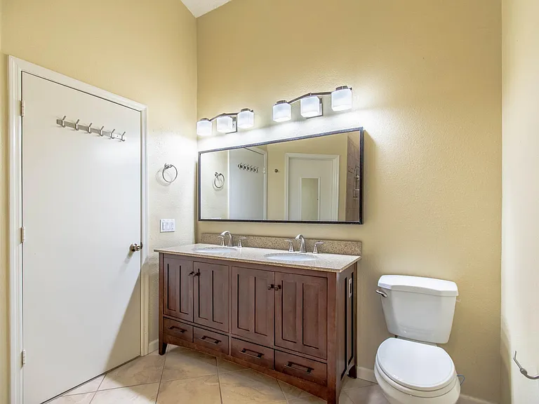 8639 Hunters Key Cir — Photo 24