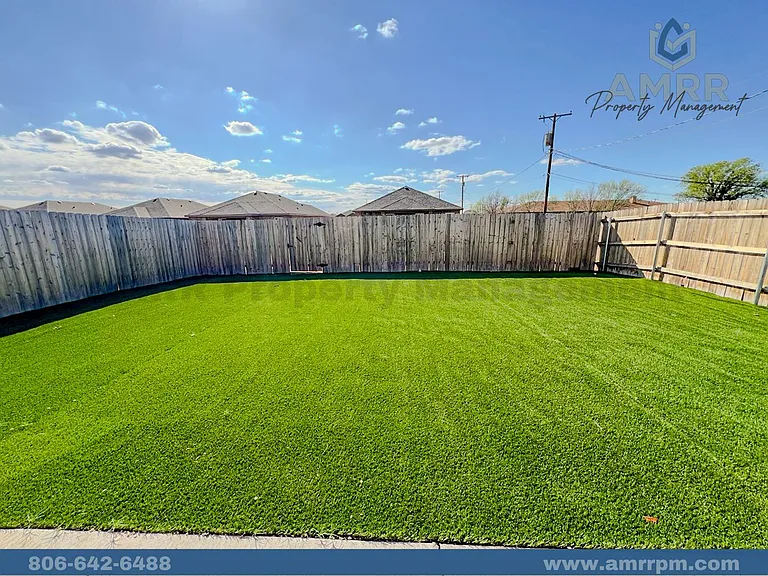 2407 N Ave N — Photo 2