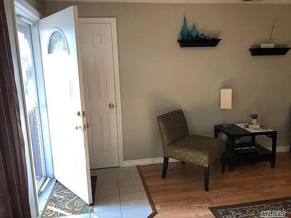 3rd image of 52 Birchwood Dr
