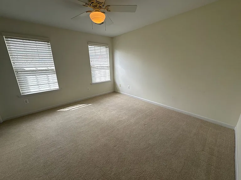 1600 Oakridge Ln — Photo 17