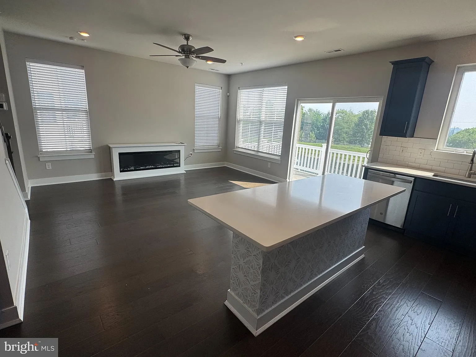 3 bed, 2.5 bath, 1870 sqft, $3,100 — Photo 4