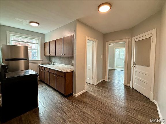 4th image of 4950 Lindenwood Ave #4950A