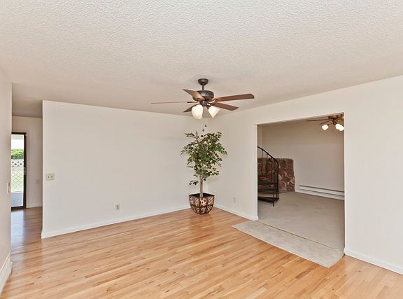 5th image of 571 McMullin Dr