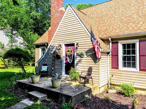 4th image of 824 Sheridan Dr