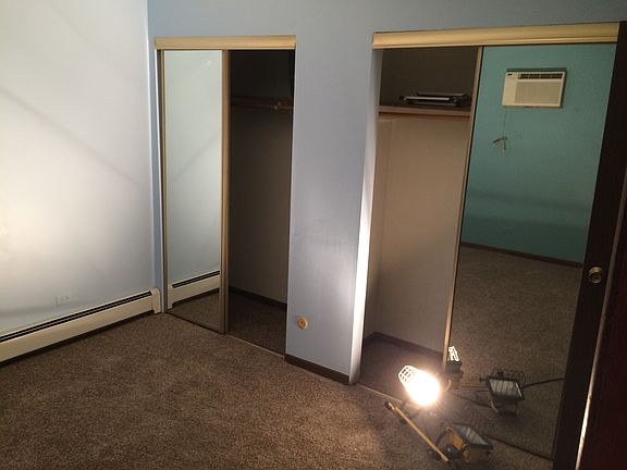 master bedroom, 2 closets, 1 bathroom