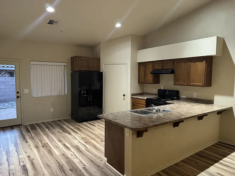 3050 S Todd Ave — Photo 4
