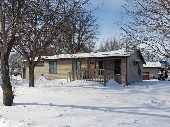 902 Onaka Trl, Brookings, SD 57006