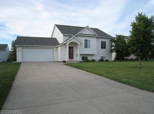 10341 Summerwood Dr, Zeeland, MI 49464