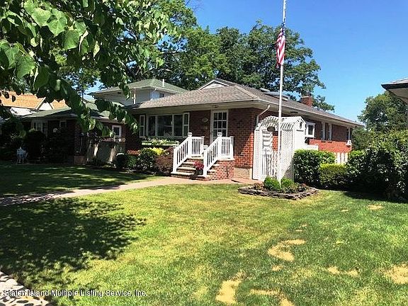 2nd image of 81 Ravenhurst Ave