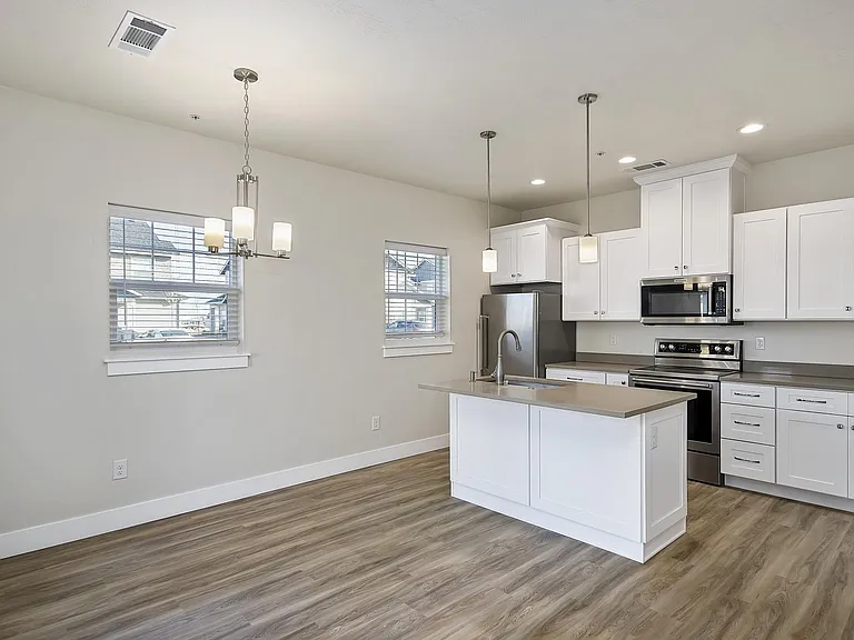 Cedar Crossing Luxury Townhomes — Photo 6