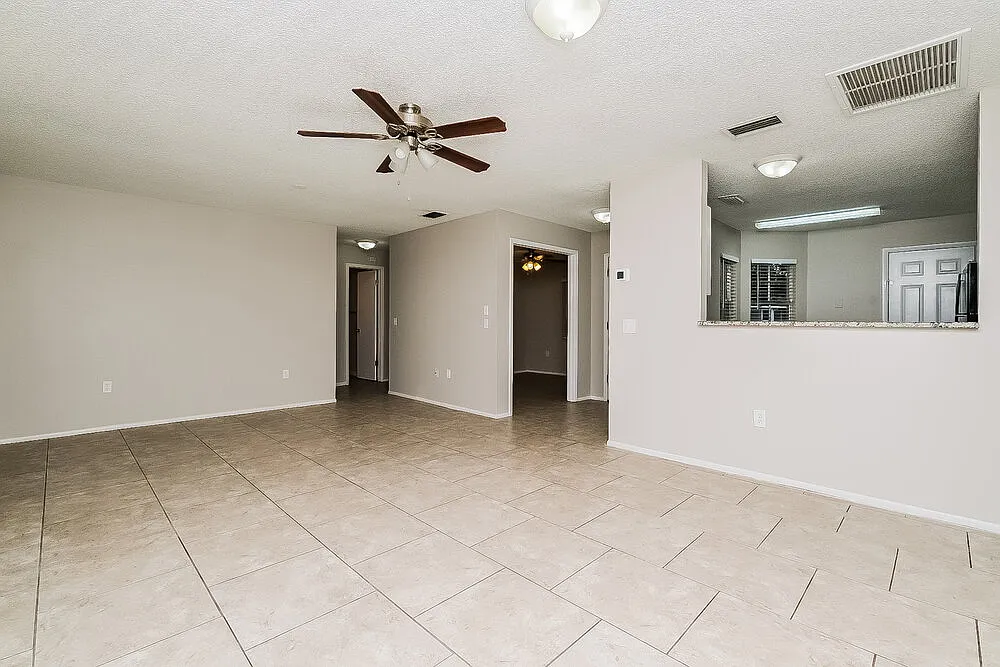 3 bed, 2.0 bath, 1256 sqft, $1,820 — Photo 4