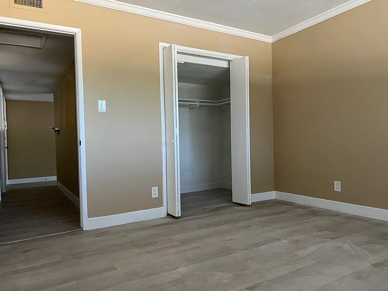 1515 Oak St #11 — Photo 15
