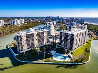 17 Bluebill Ave #1005R, Naples, FL 34108