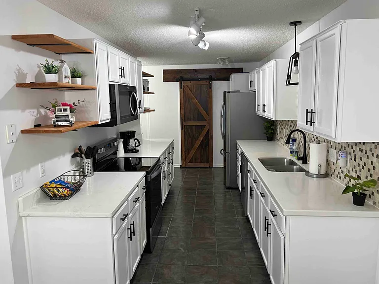 6193 Courtly Rd #D — Photo 4