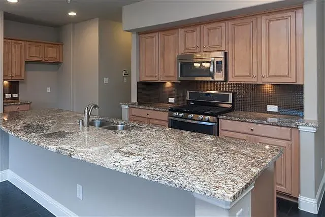 2572 Jackson Dr — Photo 6