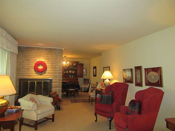 3rd image of 1810 Western Dr