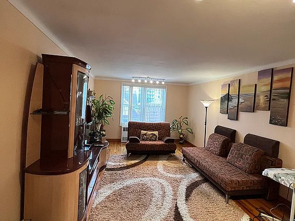 4th image of 1717 E 18th St APT 3P