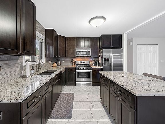 5th image of 2239 Driftwood Ln