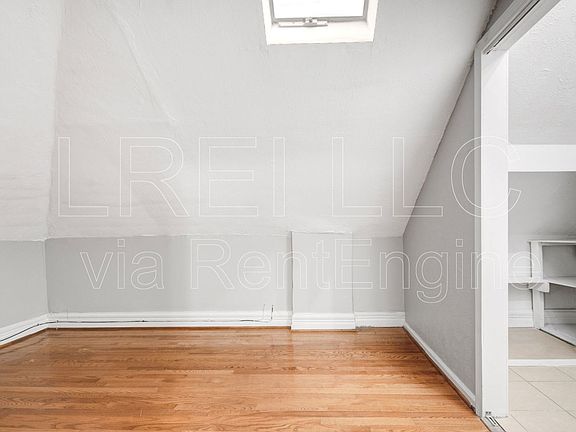 4th image of 607 W Saint Catherine St #3