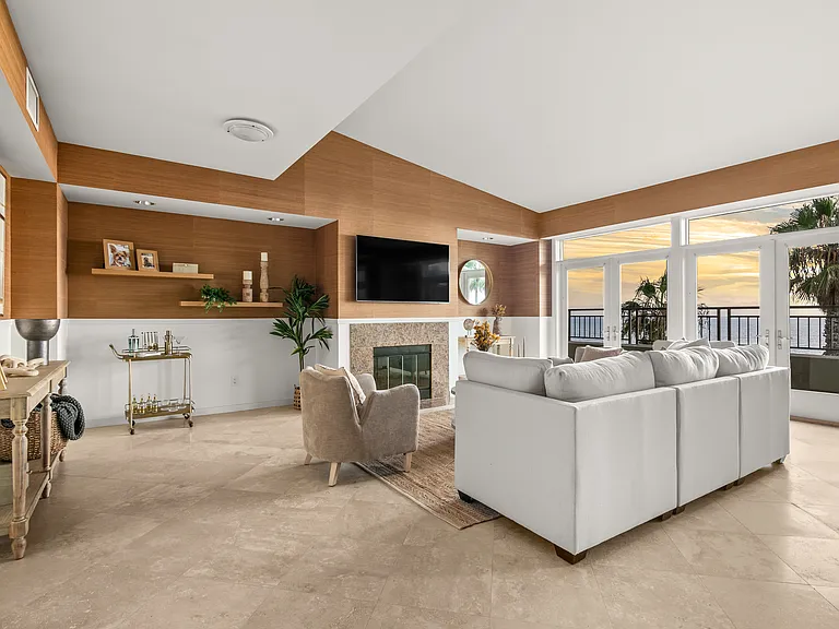5430 La Jolla Blvd #C302 — Photo 6