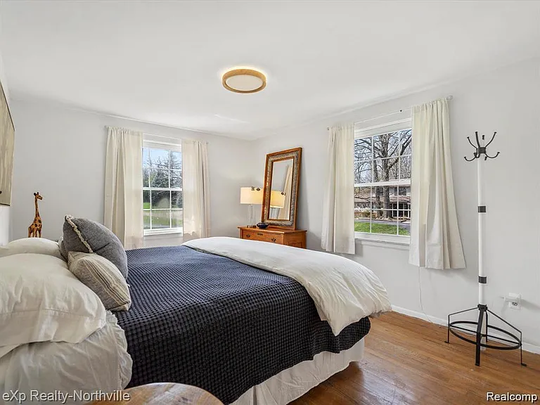 38205 Connaught Dr — Photo 34