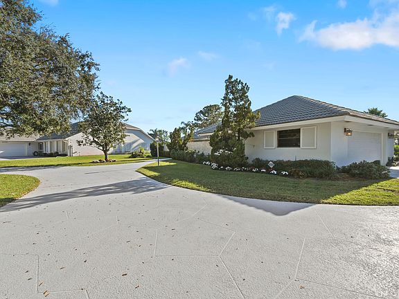 4th image of 4384 Caryota Dr