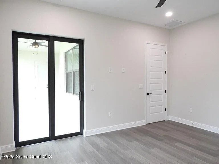 8555 Henry Ave — Photo 15