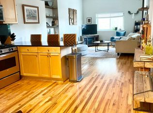 3347 N Clark St APT 2E, Chicago, IL 60657