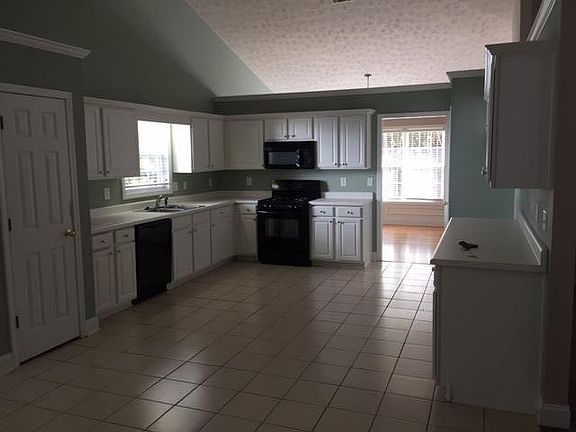 Large Kitchen with breakfast area
