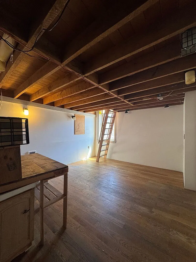 306 1/2 N Main St — Photo 1