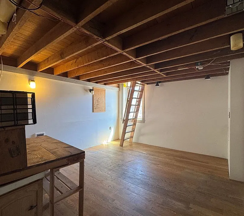 306 1/2 N Main St