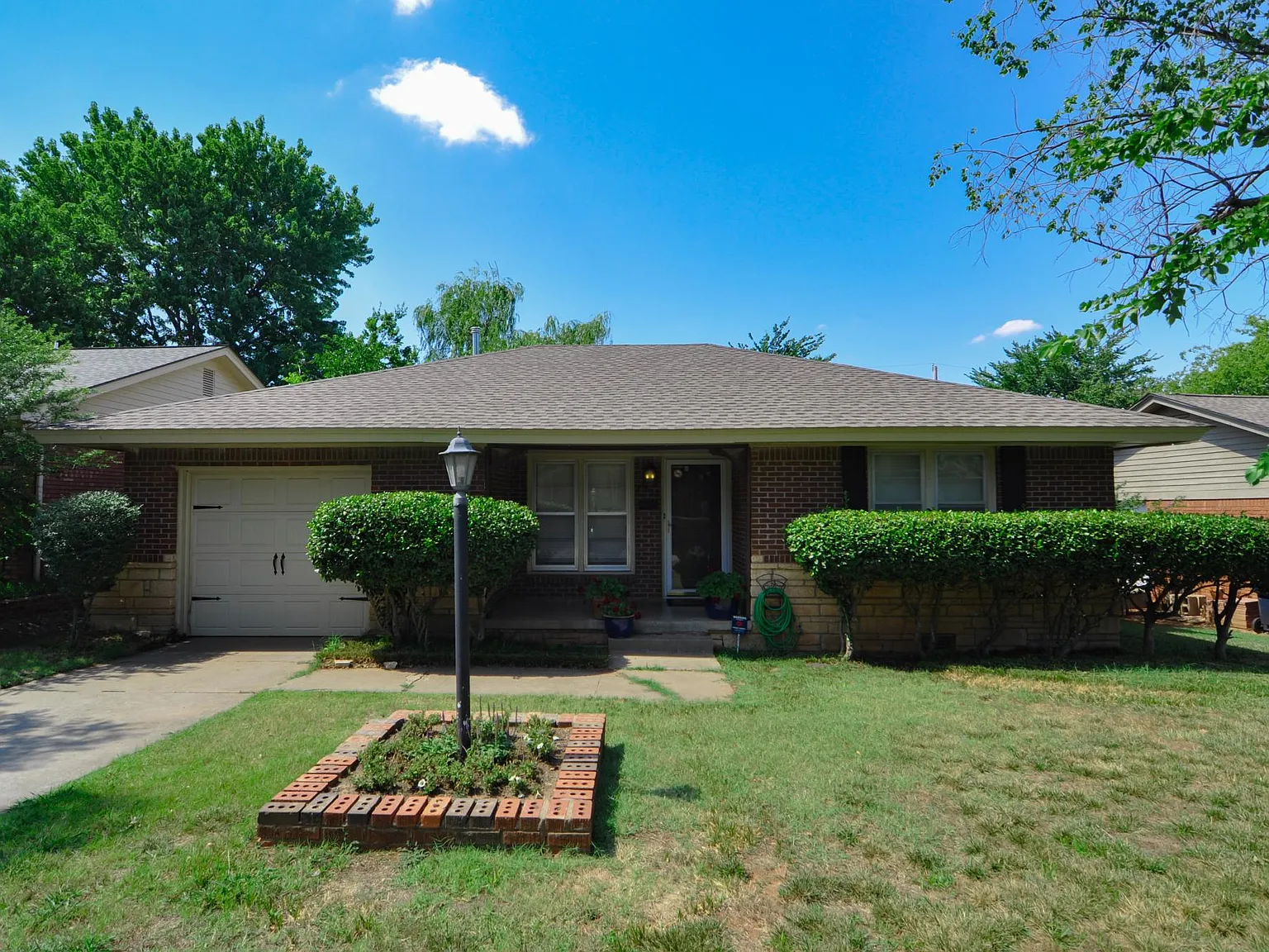 3 bed, 1075 sqft, $1,375 — Photo 1