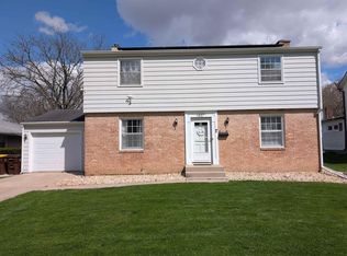1437 S Walnut Ave, Freeport, IL 61032