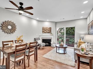 2204 Westcourt Ln APT 301, Herndon, VA 20170