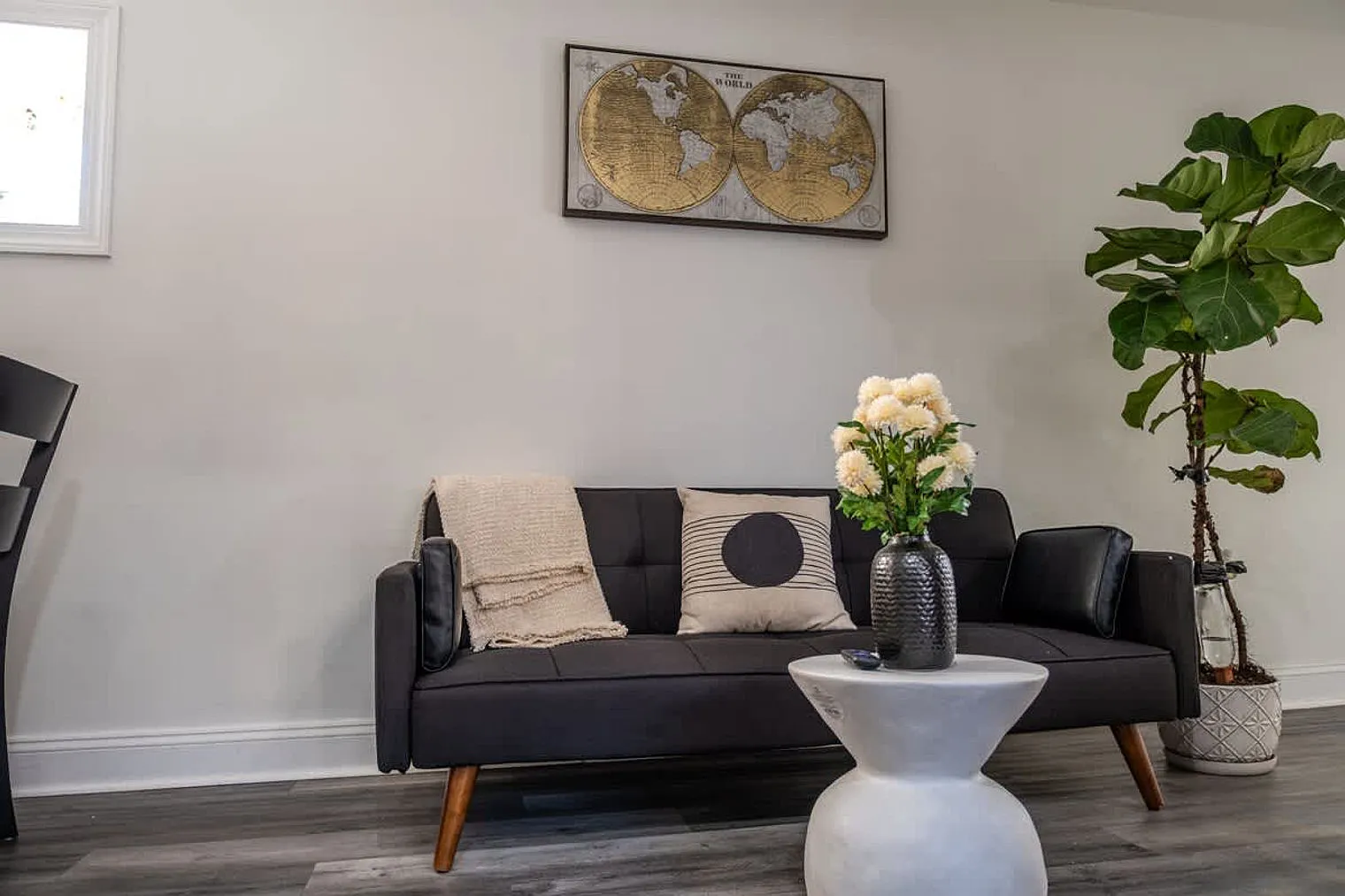 2 bed, 2.0 bath, 796 sqft, $4,390 — Photo 3
