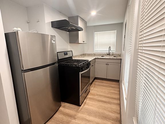 3rd image of 135 E 17th St #4