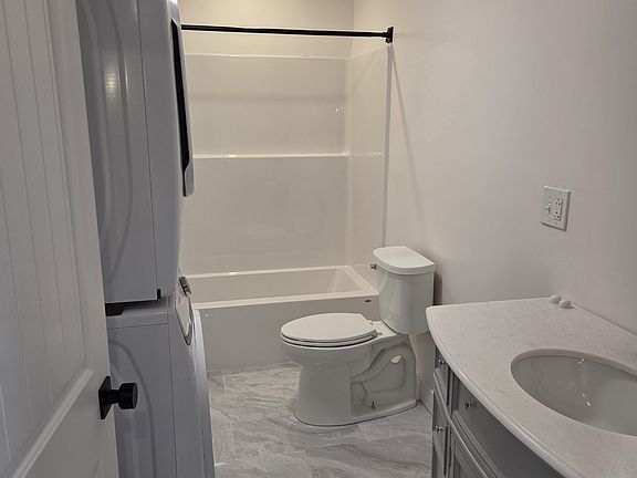 4th image of 6 Clarks Farm Dr