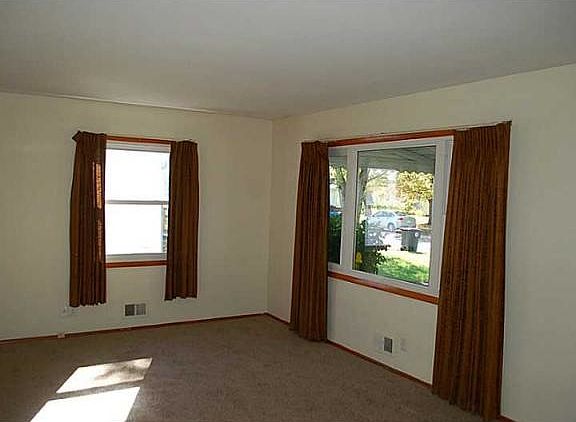 3rd image of 4737 Wellington Avenue House