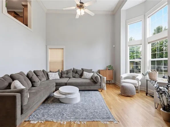2901 Gentry Park, Kansas City, MO 64116