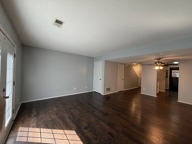 901 Olmstead Dr — Photo 5