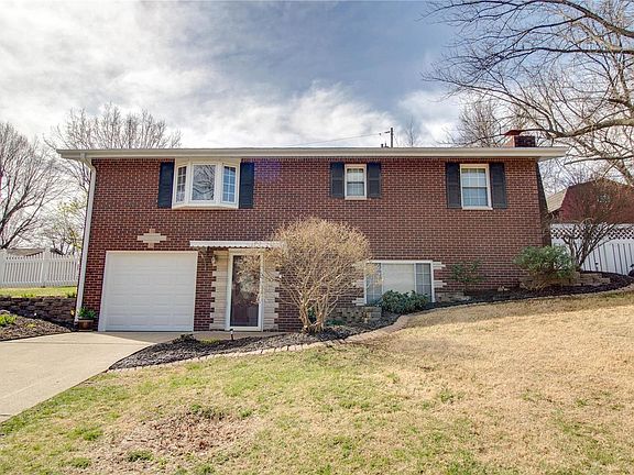 2nd image of 1001 Rhondell Ln