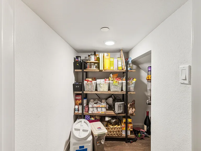 1304 Bloom Ln — Photo 15