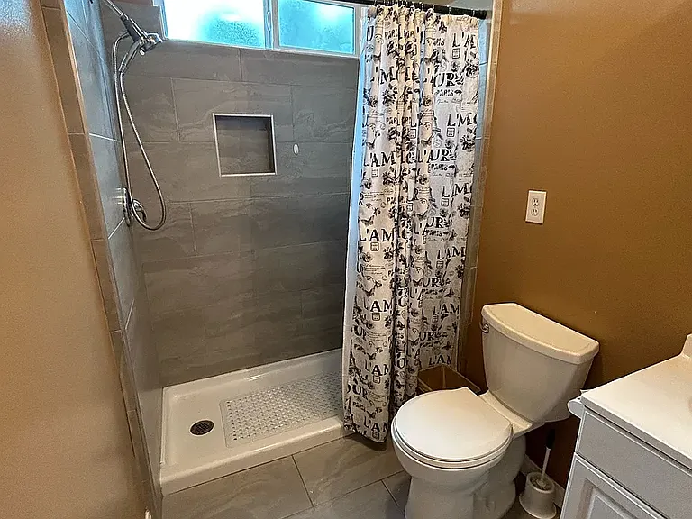 4405 E 53rd St #A — Photo 10