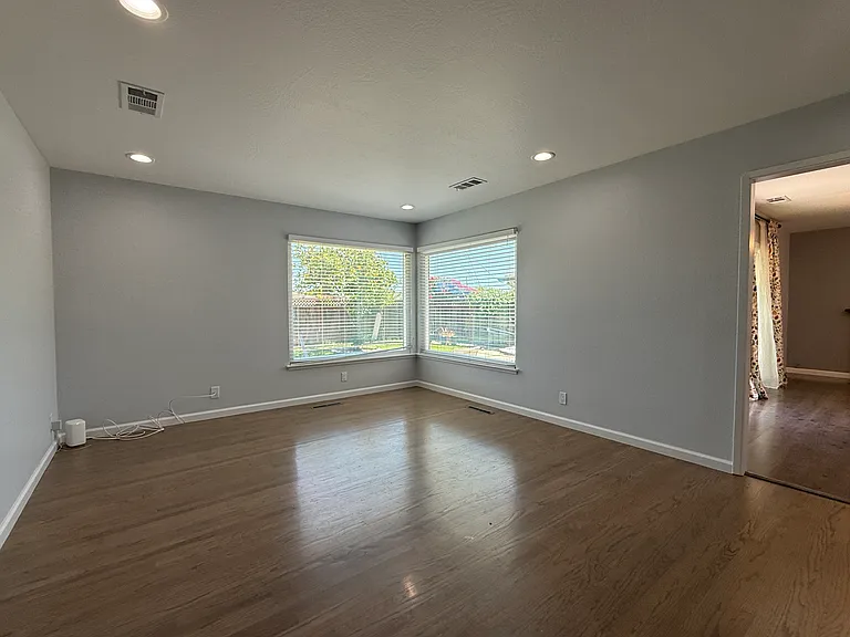 5376 Selma Ave — Photo 17