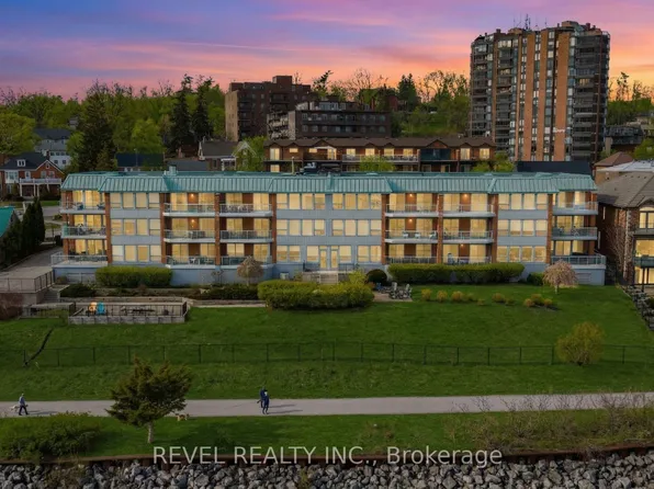 21 Kempenfelt Dr #304, Barrie, ON L4M 1B8