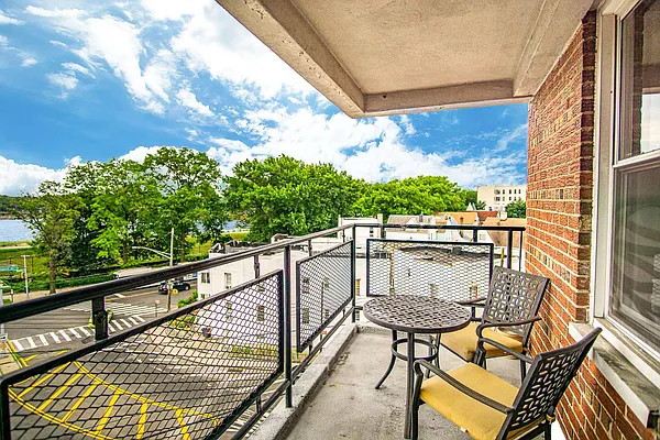 Sold by Triplemint | media 5